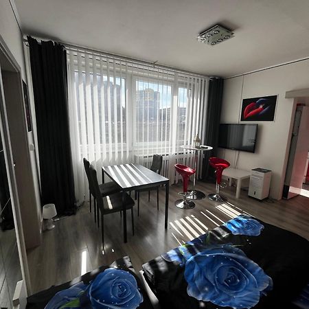 Monfas Apartment Barrandov Praha Bagian luar foto